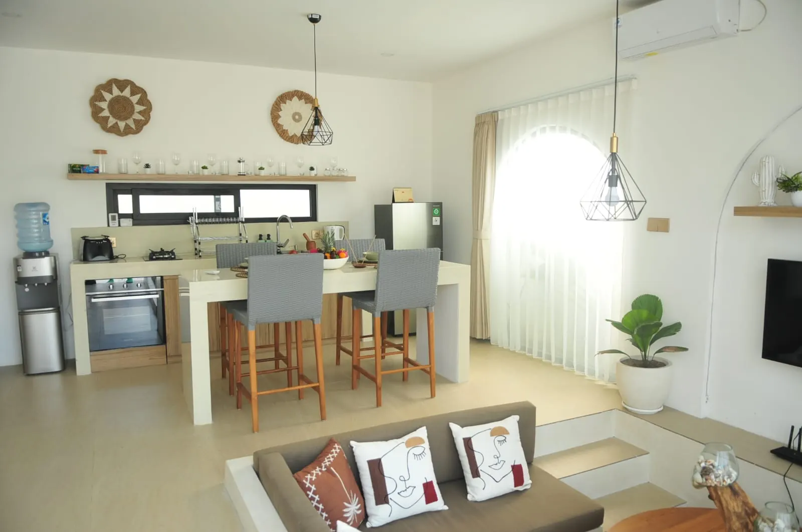 Open living area leading to the kitchen and breakfast bar