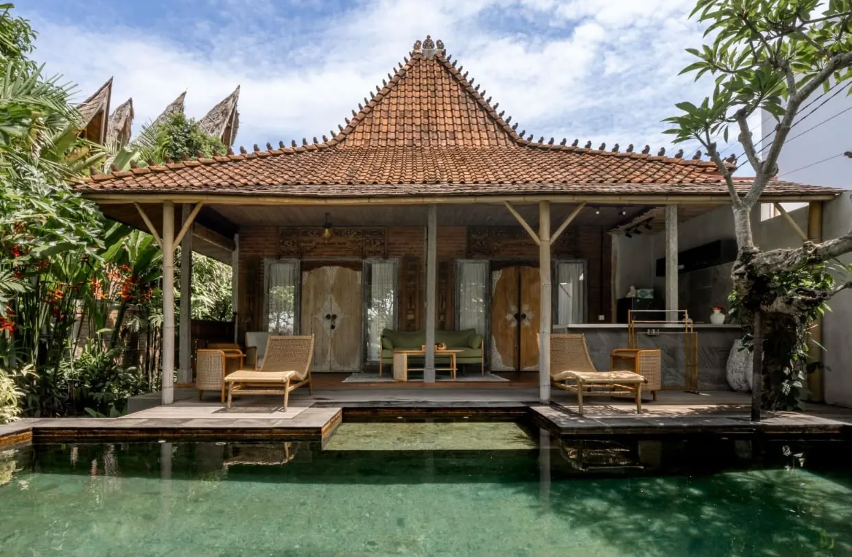 Joglo villa with a carved roof and private pool – 2 bedroom villa for monthly rent in Pererenan