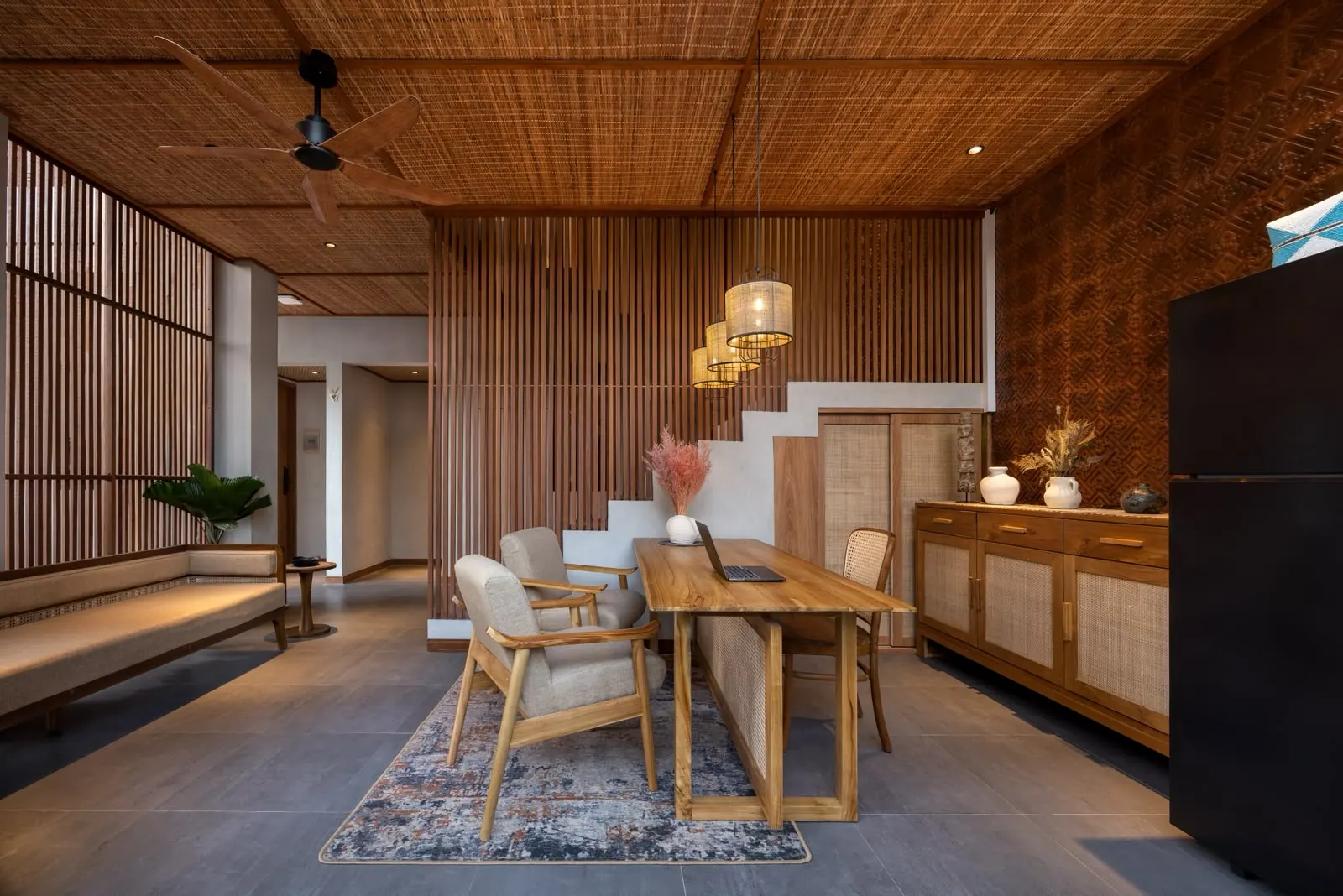 Double-height living room with woven ceiling and timber slats – 2 bedroom mezzanine suite for rent in Batu Bolong, Canggu