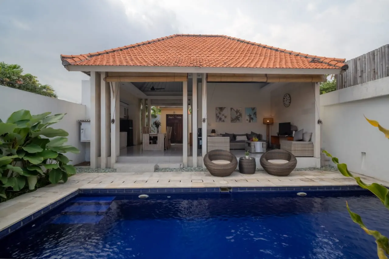 3BR Pool Villa on a Quiet Road, Bumbak / Umalas – photo 1