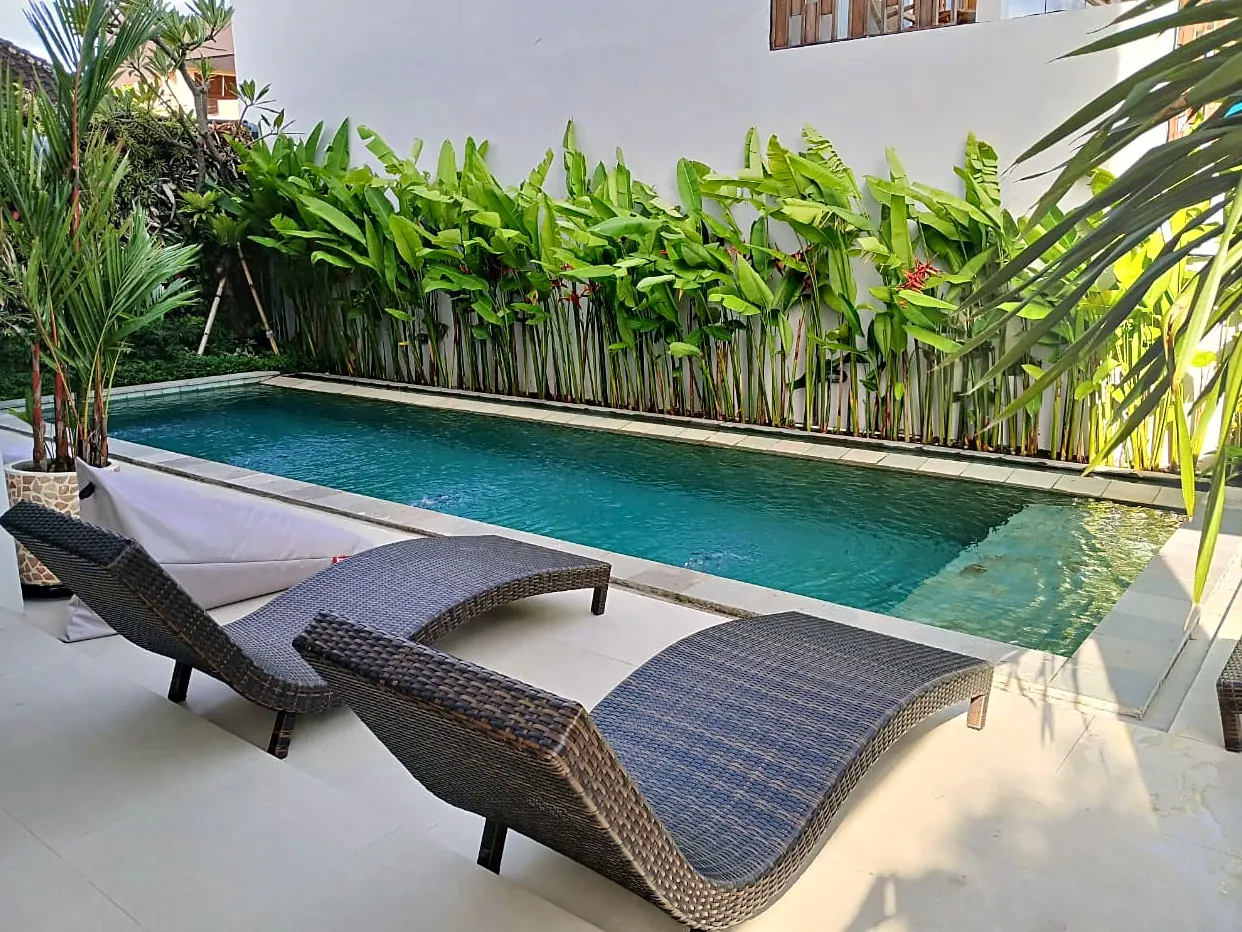 Shared pool with heliconia garden wall